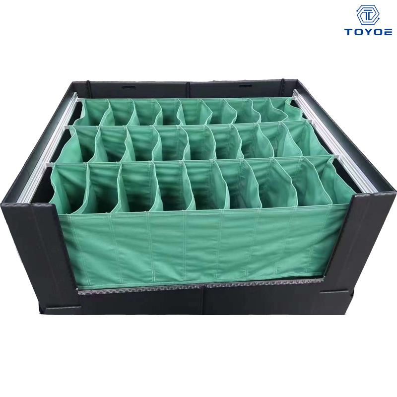 Cajas de paletas plegables con revestimiento personalizado premium para transporte de autopartes.