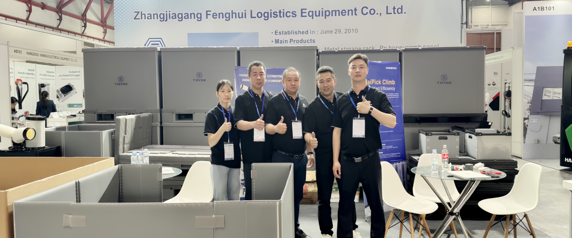 Foto de grupo de los expositores.