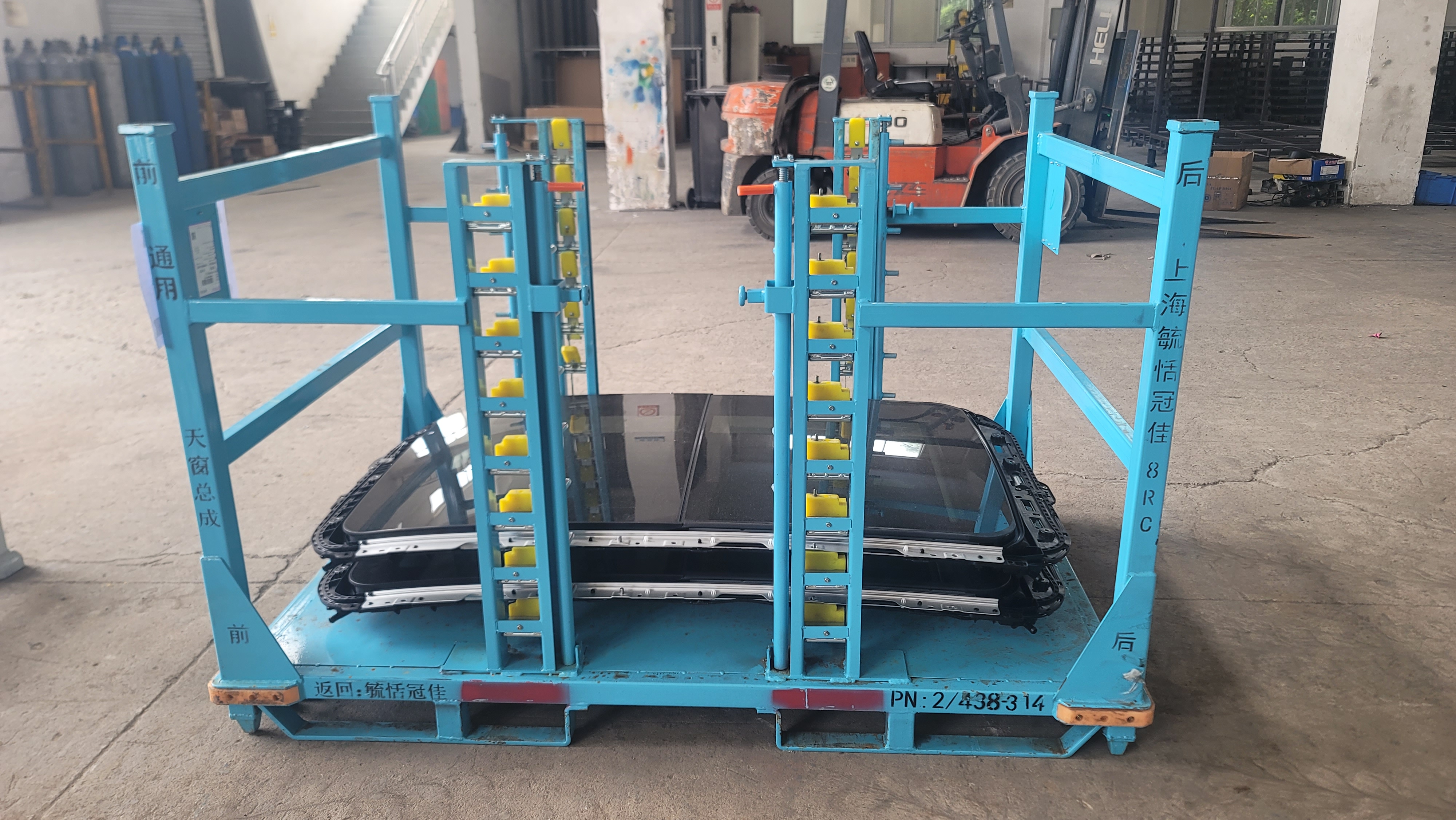 Contenedor apilable de metal